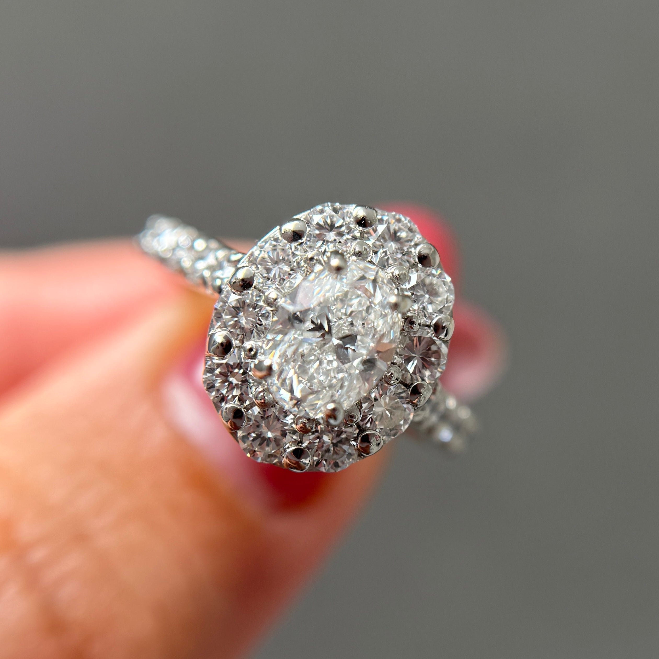 【GIA】【F/VS】1ct取り巻きリング(オーバル)