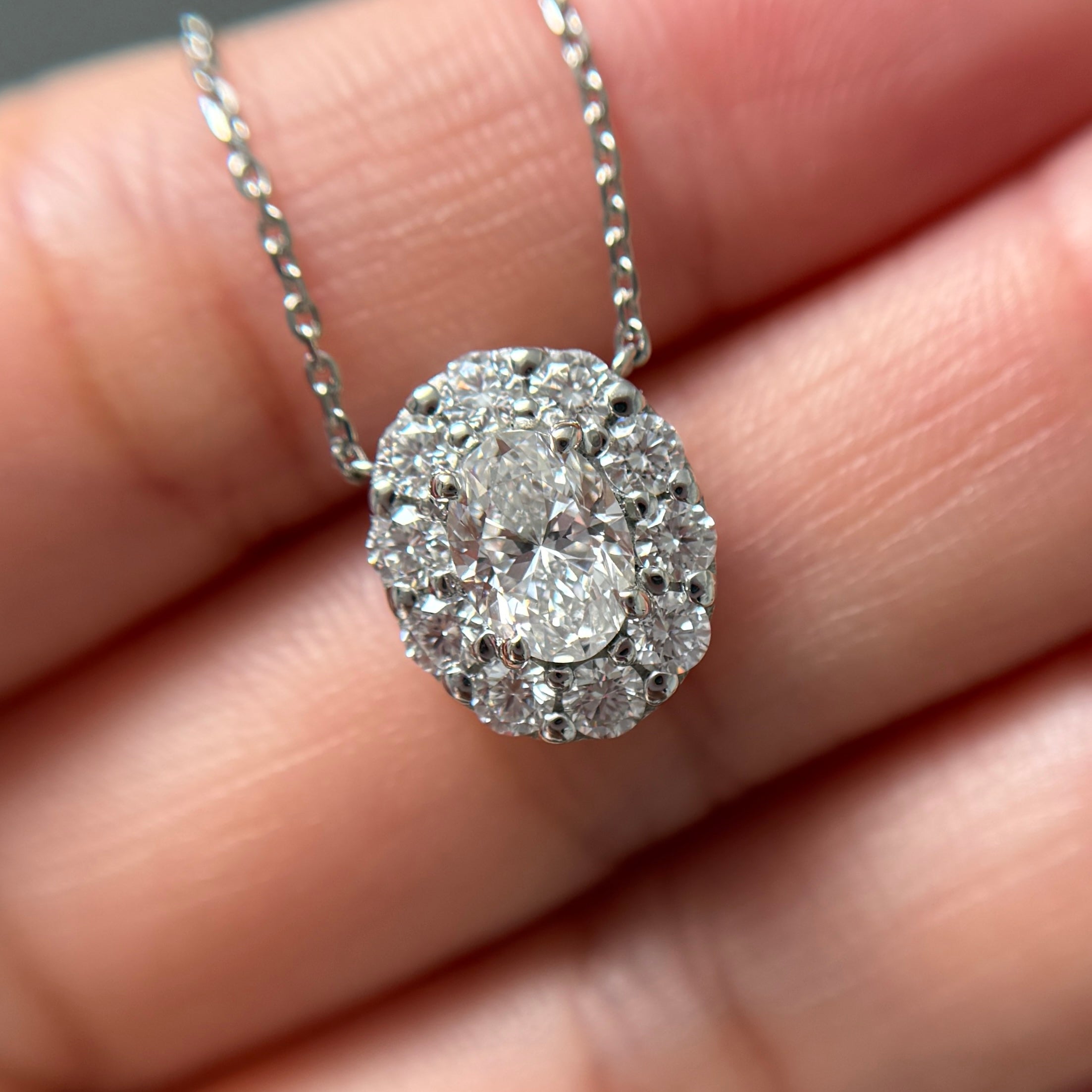 【GIA】【F/VS】1ct取り巻きネックレス(オーバル)