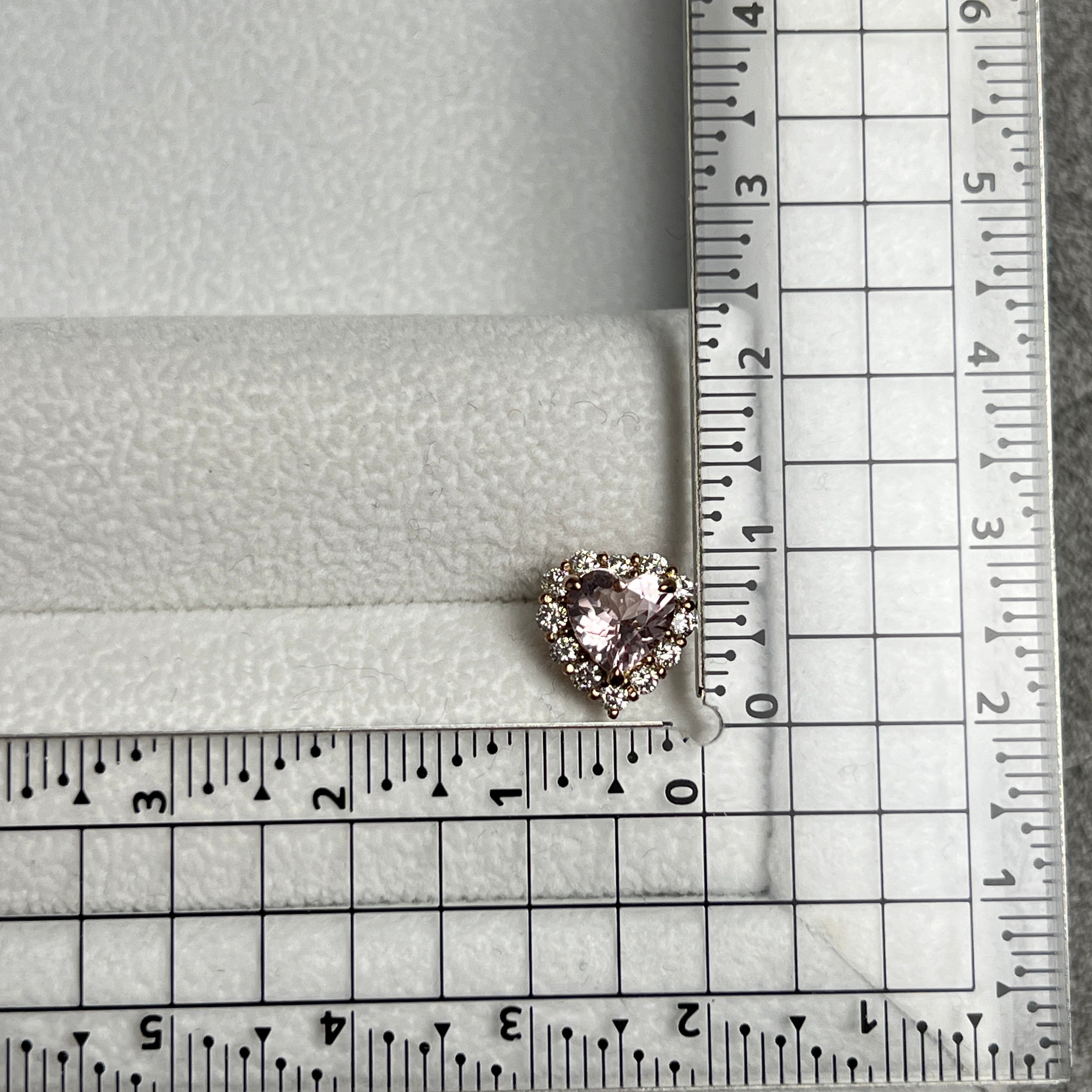 76:モルガナイトピアス