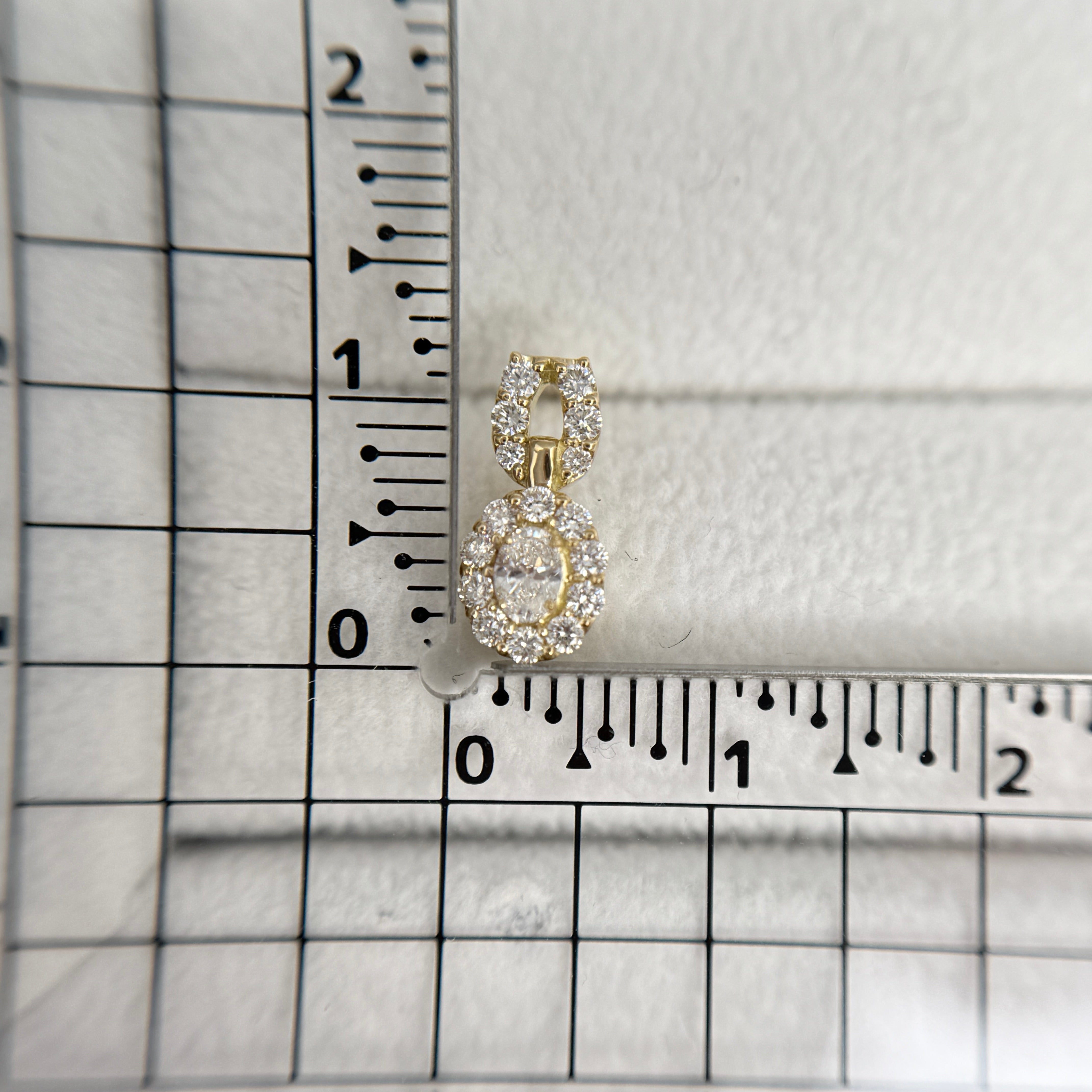 100:ダイヤモンドピアス