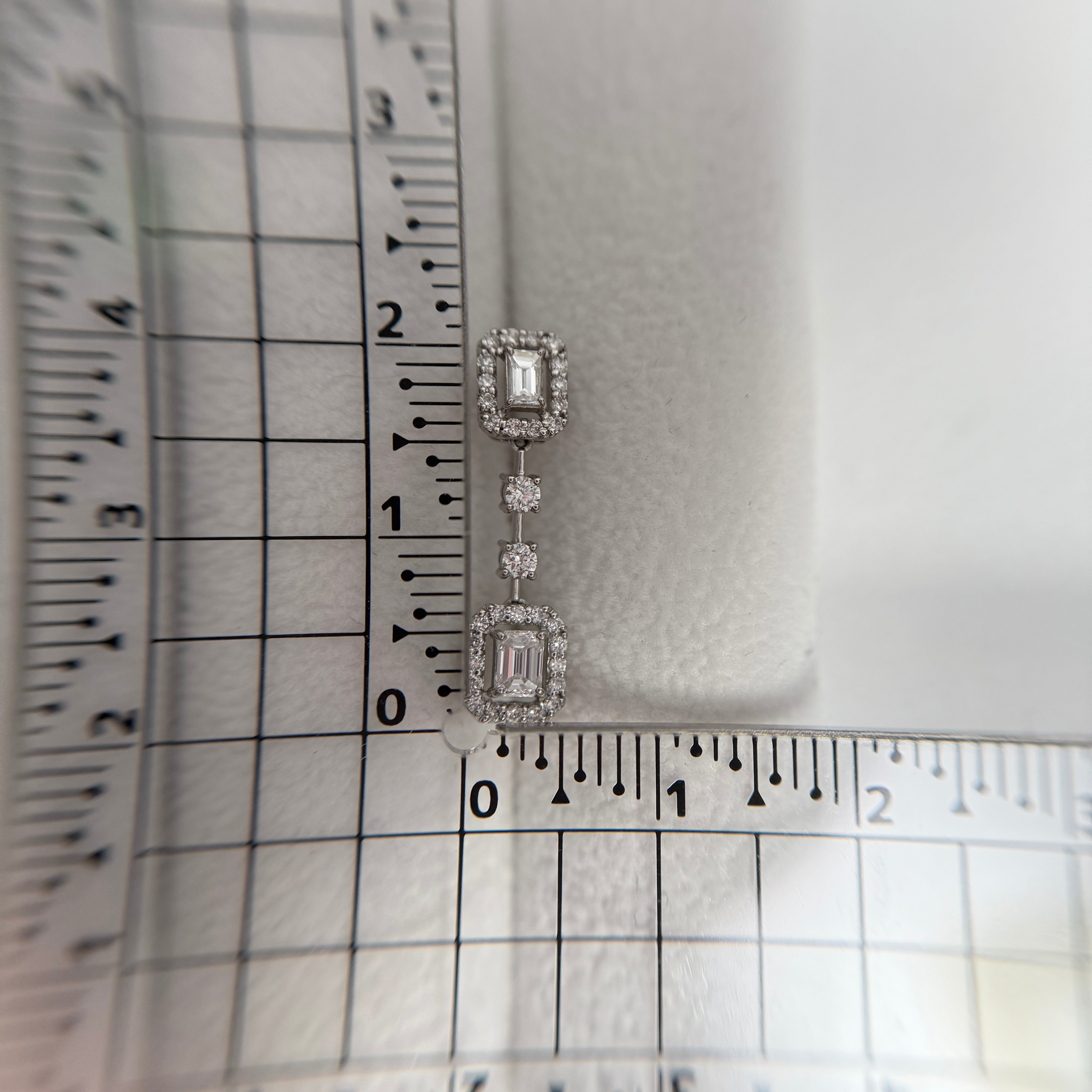 110：ダイヤモンドピアス