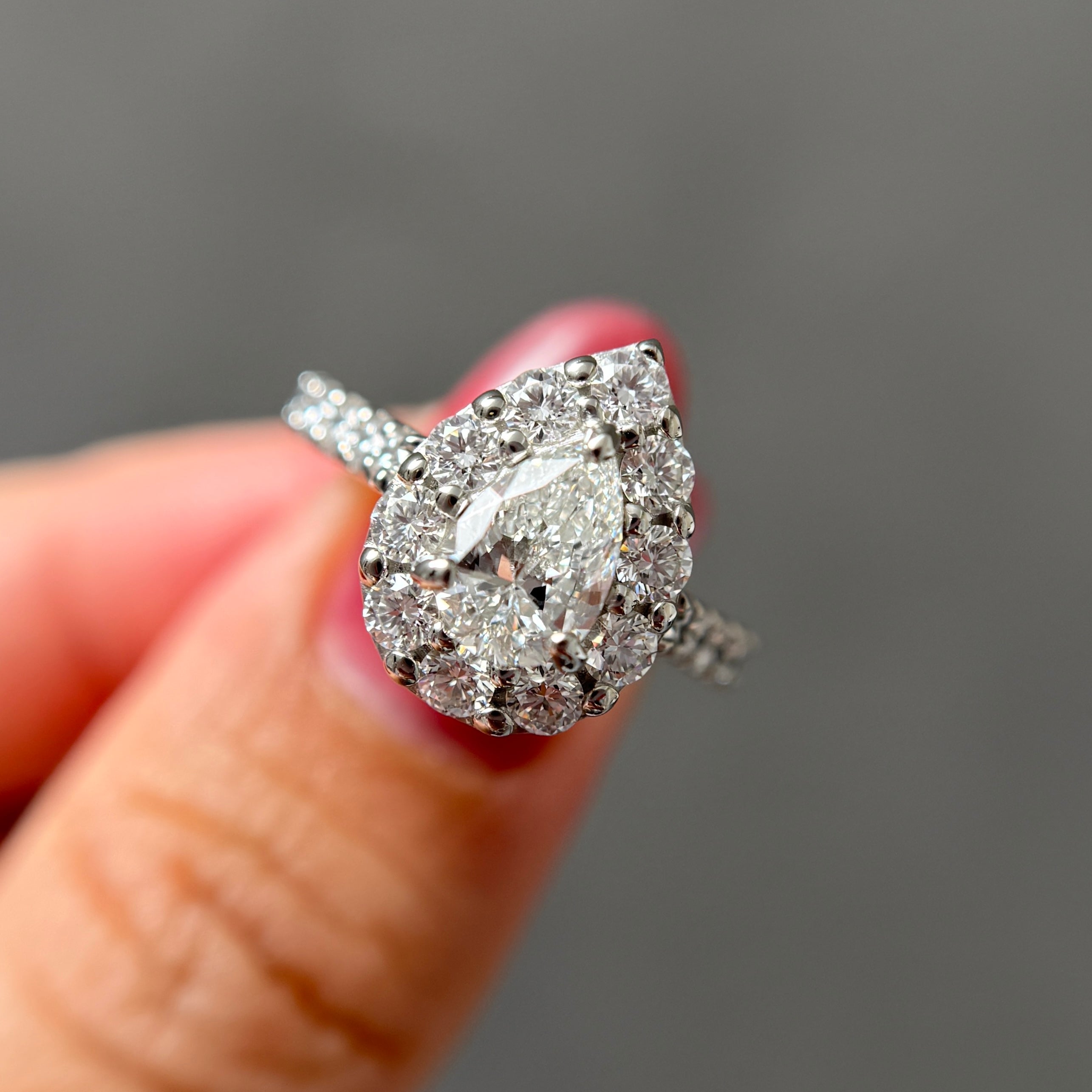 【GIA】【F/VS】1ct取り巻きリング（ペアシェイプ）