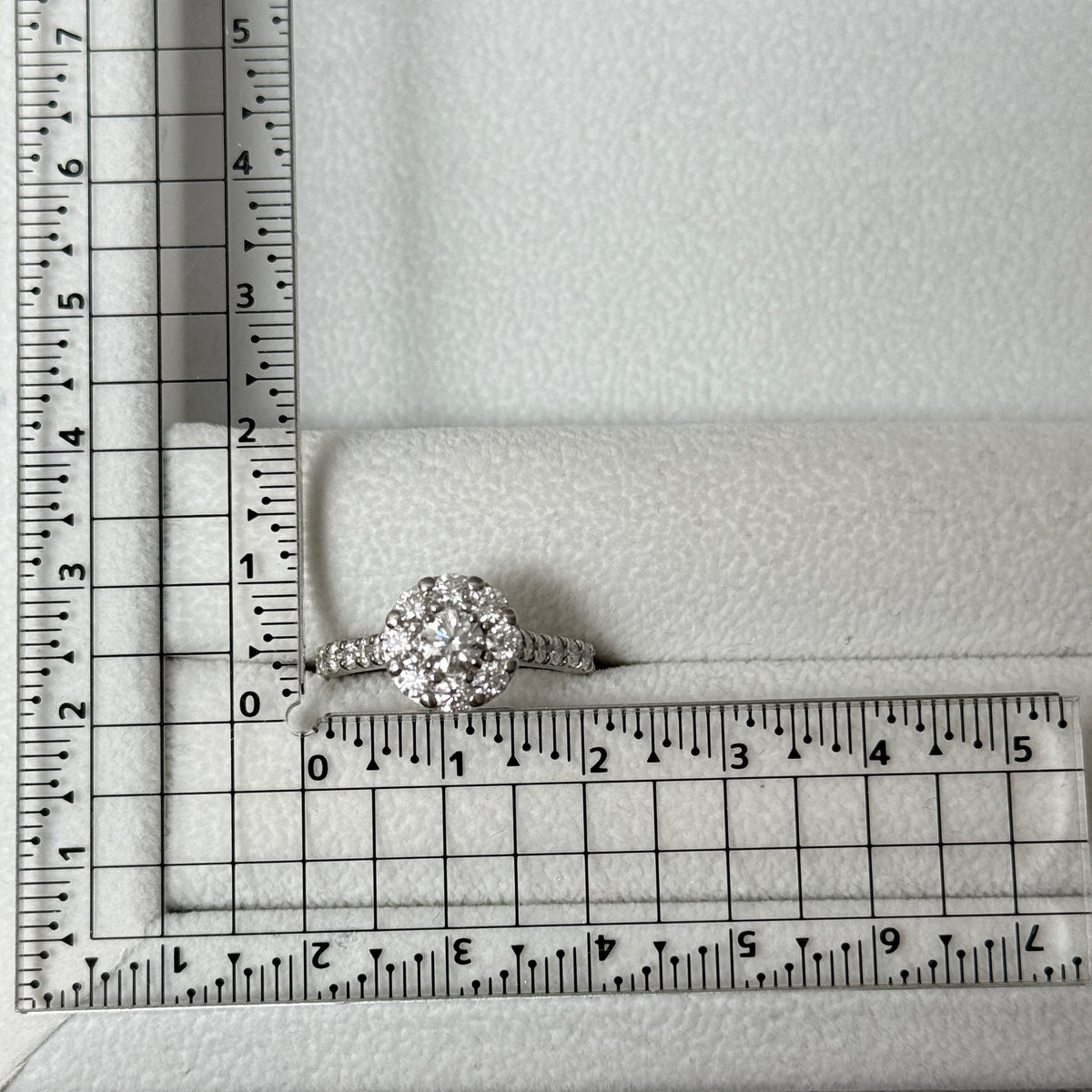 【GIA】0.3ct取り巻きダイヤリング