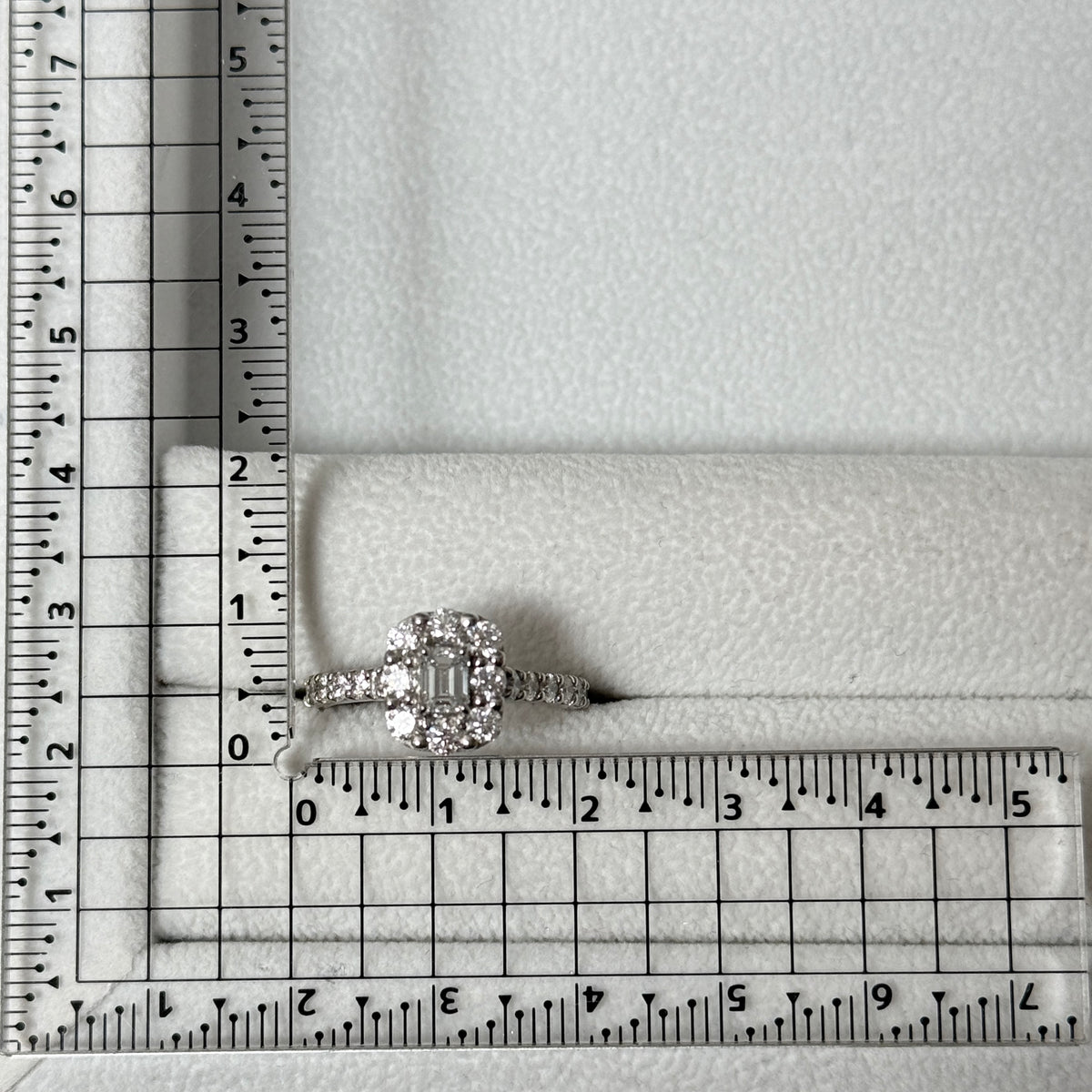 【GIA】0.3ct取り巻きダイヤリング