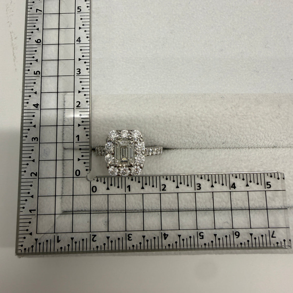 【GIA】【F/VS】1ct取り巻きリング